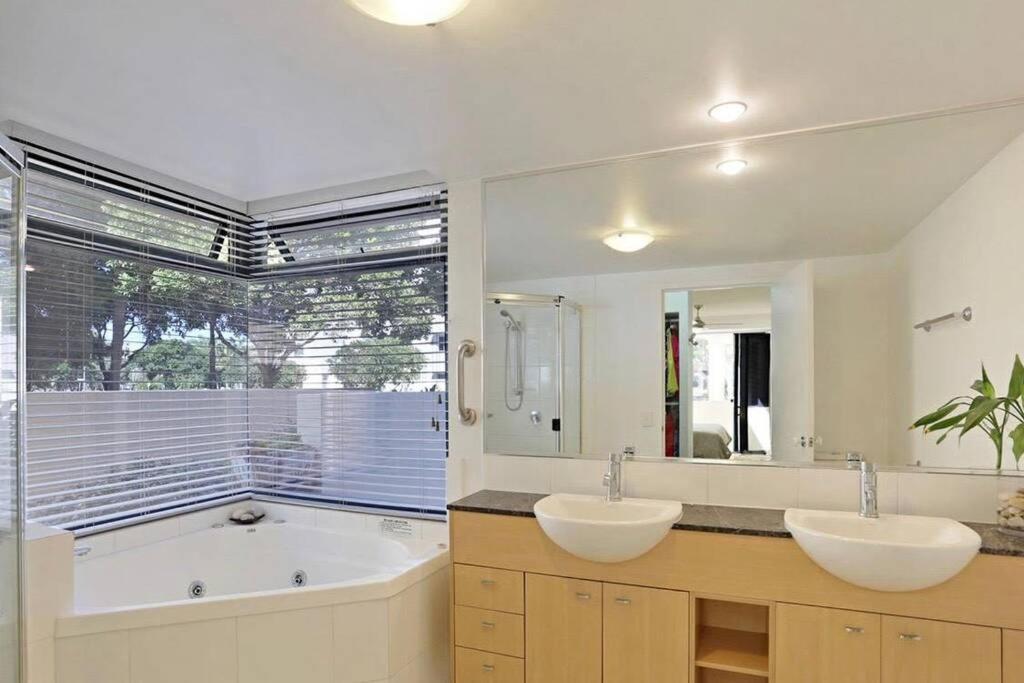 Alexandra Headland Resort With Stylish Stays Esterno foto